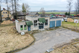 Garažas Pakruojo r. sav., Dvariškiai, Dvaro g.