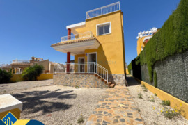 Vila su privačiu baseinu, Alicante provincijoje, Guardamar del Segura mieste. 4 kambariai | 183 m² |