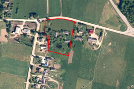 Parduodamas 94,64 arų žemės sklypas su pastatais Skuodo r. sav. Vabalių kaime.