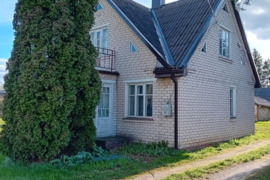 Prižiūrėta sodyba Akmenėlių k., Pakruojo r.