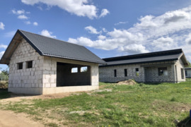 113 KV.M GYVENAMASIS NAMAS + 52 KV.M GARAŽAS + 13.08 ARO SKLYPAS
