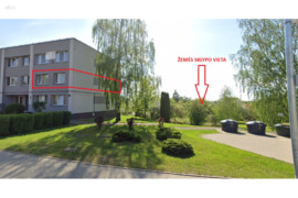 Parduodamas erdvus 3 kambarių butas su autonominiu šildymu, rūsiu ir žemės sklypu.