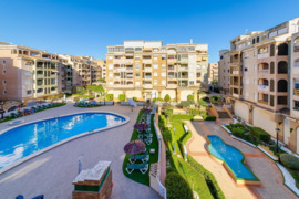 Atnaujinti apartamentai su vaizdu į baseiną