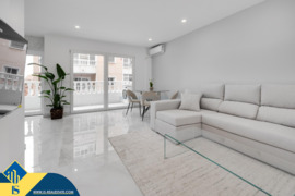 Renovuotas apartamentas su terasa, Alicante provincijoje, Torrevieja mieste. 4 kambariai | 90 m² | 5