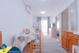Renovuotas apartamentas su bendru baseinu, Alicante provincijoje, Torrevieja mieste, Playa del Cura 
