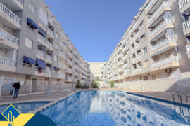 Studija su bendru baseinu, Alicante provincijoje, Torrevieja mieste, Playa del Cura rajone. 1 kambar