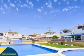 Namas skirtas renovacijai, Alicante provincijoje, Torrevieja mieste. 3 kambariai | 55 m² | 2 kilomet