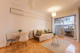 Tvarkingi ir erdvūs apartamentai vos 80 metrų nuo jūros