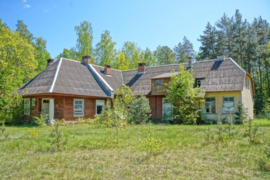 Buvusios (1937 m statybos) mokyklos pastatas Ignalinos rajone, Mažėnų kaime, Mažėnų g. 4. kaimelio p