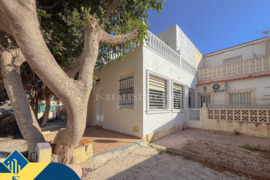 Renovuotas namas su terasa, Alicante provincijoje, Torrevieja mieste, Torreta rajone. 6 kambariai | 
