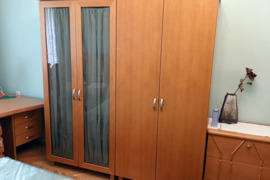Ąžuolinė 4 durų spinta su lentynomis ir rūbų kabykla, kt. baldai