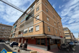 Skirtas renovacijai apartamentas su terasa, Alicante provincijoje, Torrevieja mieste, Playa del Cura