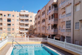 Apartamentas su bendru baseinu, Alicante provincijoje, Torrevieja mieste, Playa del Cura rajone. 3 k