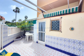 Bungalas su bendru baseinu, Alicante provincijoje, Torrevieja mieste. 2 kambariai | 54 m² | 1 kilome