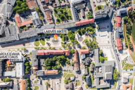 IŠSKIRTINIS PASIŪLYMAS – PARDUODAMA NAMO DALIS PAČIAME MIESTO CENTRE