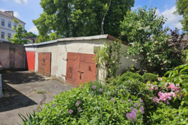 Išnuomojamas erdvus garažas Vilniaus centre – Jasinskio gatvėje.