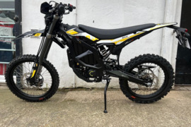 2025 m. „SURRON ULTRA BEE“ – juodas