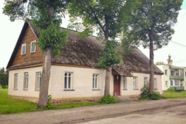 PARDUODAMOS PATALPOS SU 9A ŽEMĖS SKLYPU SALAKO MIESTELYJE, ZARASŲ RAJONE