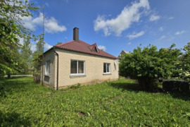 Joniškio raj., Maldeniuose, parduodama erdvi sodyba