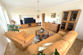 Mūrinis, tvarkingas, įrengtas namas Laižuvos gatvėje, Mažeikių senamiestyje.