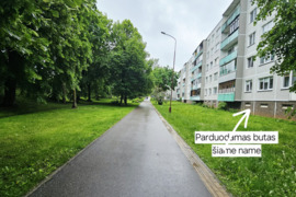 Parduodamas 2 kambarių butas Šiauliuose centre.