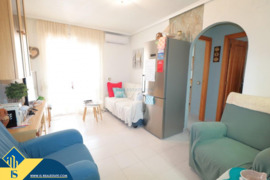 Apartamentas su bendru baseinu, Alicante provincijoje, Torrevieja mieste, Playa del Acequión rajone.
