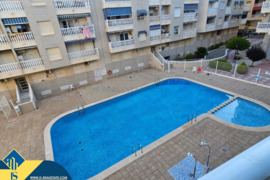 Apartamentas su bendru baseinu, Alicante provincijoje, Torrevieja mieste, Playa del Cura rajone. 2 k
