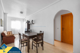 Apartamentas su terasa, Alicante provincijoje, Torrevieja mieste. 3 kambariai | 69 m² | 700 metrų ik
