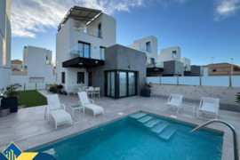 Vila su privačiu baseinu, Alicante provincijoje, Torrevieja mieste, Los Balcones rajone. 4 kambariai