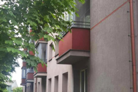 Renovuotame name, keičia arba parduoda 1-no kambario butą su balkonu Sportininkų rajone, 5/4 aukšte.