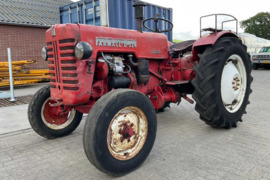 Traktorius Mc Cormick D-324 Farmall