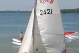 Parduodama sportinė jachta 