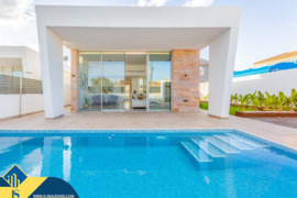 Vila su privačiu baseinu, Alicante provincijoje, Torrevieja mieste, Los Balcones rajone. 4 kambariai