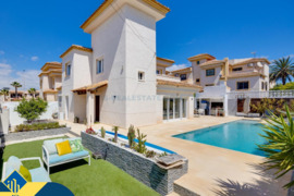 Renovuotas namas su privačiu baseinu, Alicante provincijoje, Torrevieja mieste, La Mata rajone. 5 ka