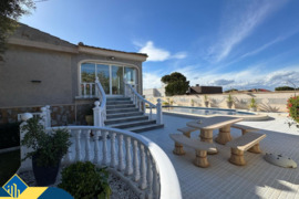 Vila su privačiu baseinu, Alicante provincijoje, Torrevieja mieste, Los Balcones rajone. 5 kambariai