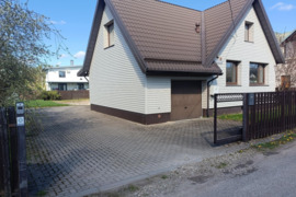 Namas Mažeikių r. sav., Mažeikiai, Raselės 9-oji g.