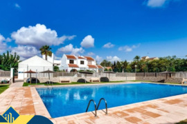 Namas su bendru baseinu, Alicante provincijoje, Torrevieja mieste. 3 kambariai | 67 m² | 950 metrų i