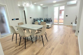 Renovuotas apartamentas su terasa, Alicante provincijoje, Torrevieja mieste, Playa del Cura rajone. 