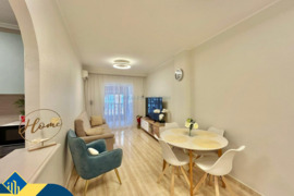 Renovuotas apartamentas su terasa, Alicante provincijoje, Torrevieja mieste, Playa del Cura rajone. 