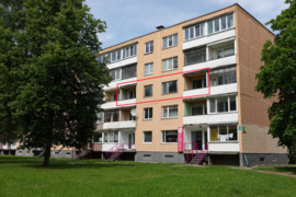 Parduodamas 3 kambarių butas.  Du balkonai, rūsys. Naujoji g.