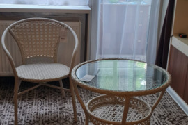 Balkono, sodo terasos baldų komplektas -- stalas stiklinis ir du kėdės