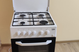 Parduodama dujinė viryklė Beko
