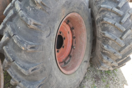 Parduodu traktoriaus T25/T16, kombaino SK-4 ratus su gerom padangom