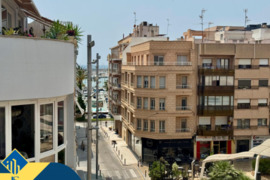 Renovuotas apartamentas su terasa, Alicante provincijoje, Torrevieja mieste, Playa del Cura rajone. 