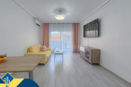 Renovuotas apartamentas su terasa, Alicante provincijoje, Torrevieja mieste, Playa del Cura rajone. 