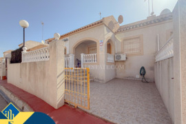 Bungalas su bendru baseinu, Alicante provincijoje, Torrevieja mieste, Torreta rajone. 3 kambariai | 