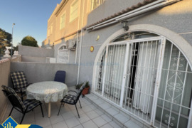 Renovuotas namas su terasa, Alicante provincijoje, Torrevieja mieste, El Chaparral rajone. 4 kambari