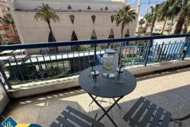 Dalinai renovuotas apartamentas su terasa, Alicante provincijoje, Torrevieja mieste, Playa del Cura 