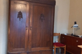 Parduodamas 2 Kambariu butas mediniame name ,  su atskiru įėjimu į butą 