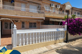 Bungalas su bendru baseinu, Alicante provincijoje, Torrevieja mieste. 3 kambariai | 44 m² | 1 kilome
